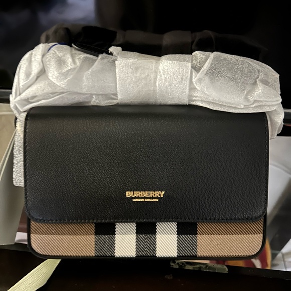 Burberry mini purse - Picture 1 of 2
